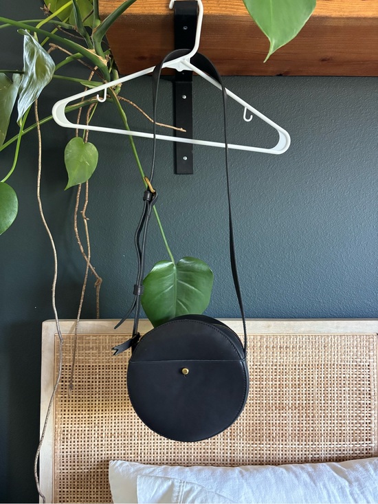 Madewell Handbags - Madewell Black Round Crossbody with Gold Stud